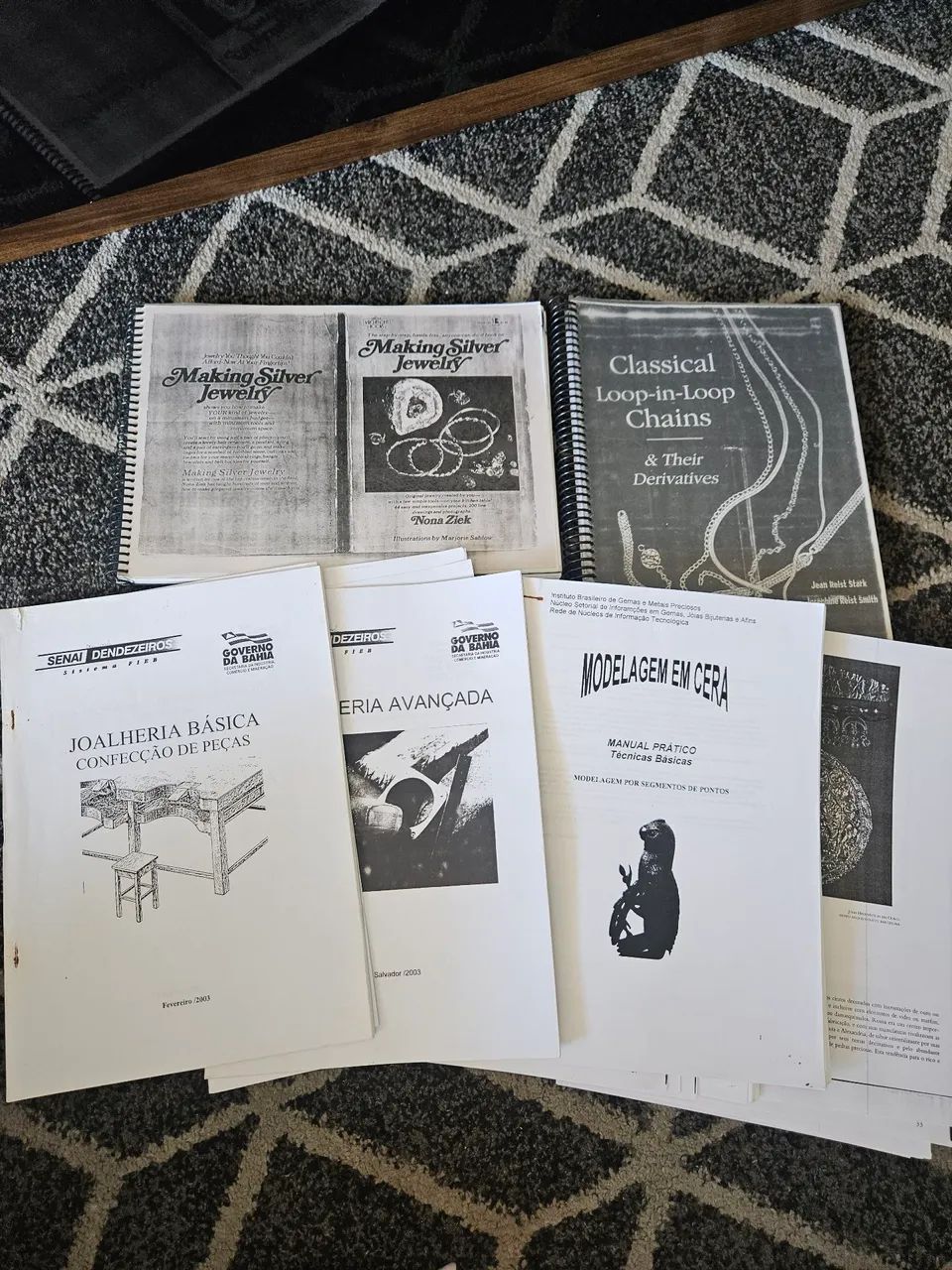 Vendo Combo de Revistas e Apostilas de JÓIAS.