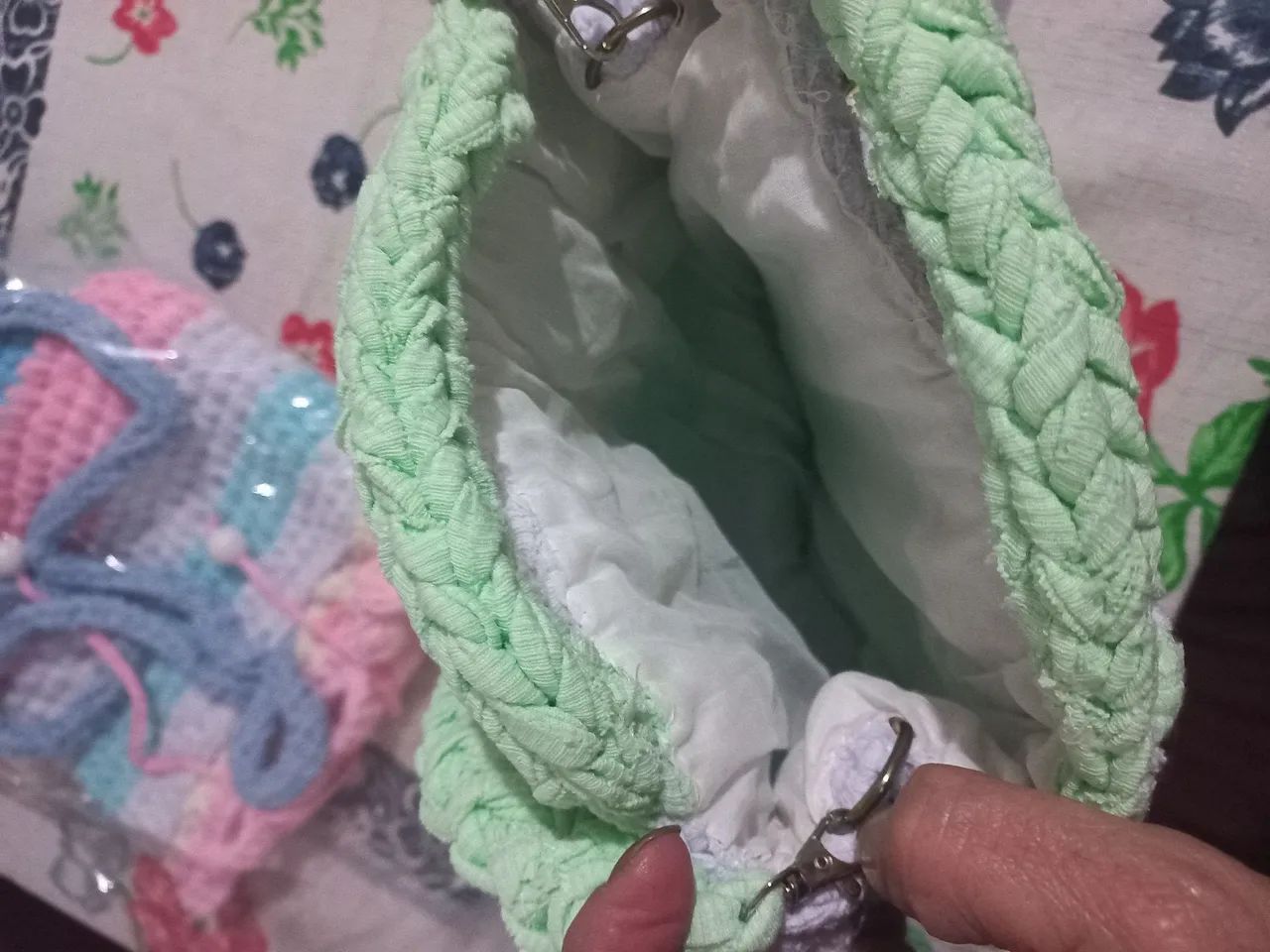 Bolsa de crochê  fio de malha  - Foto 2