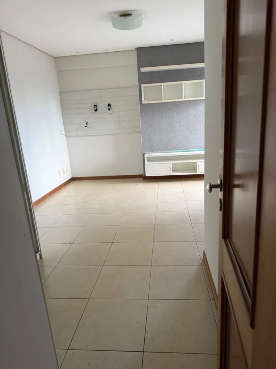 Aluga-se apto 227mts, próx a Doca