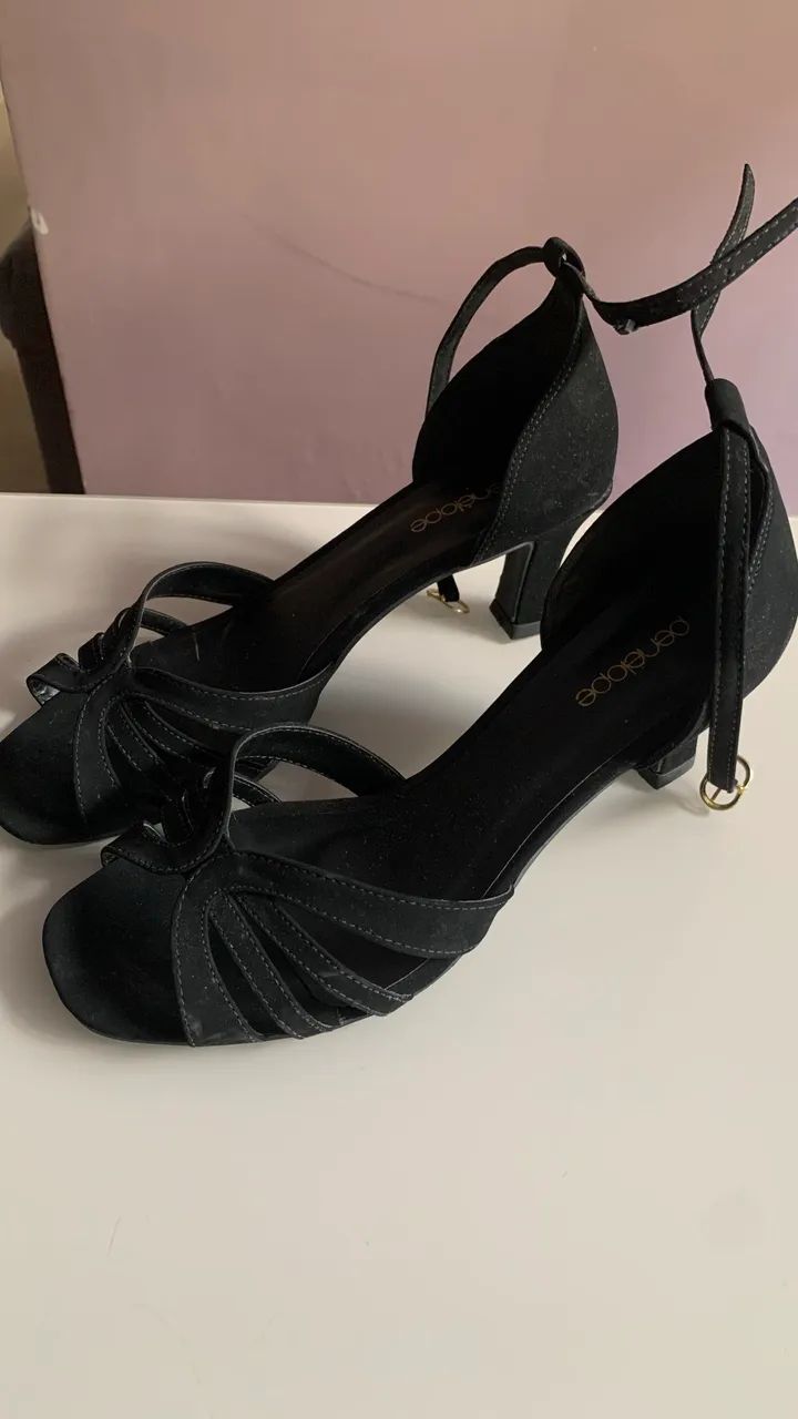 Sapato preto feminino 