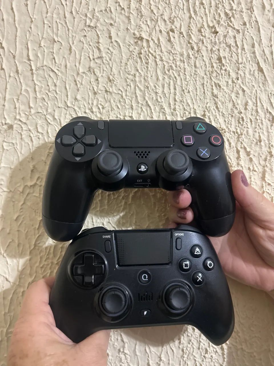 PS4 Slim 1tb + 2 controles - Foto 2
