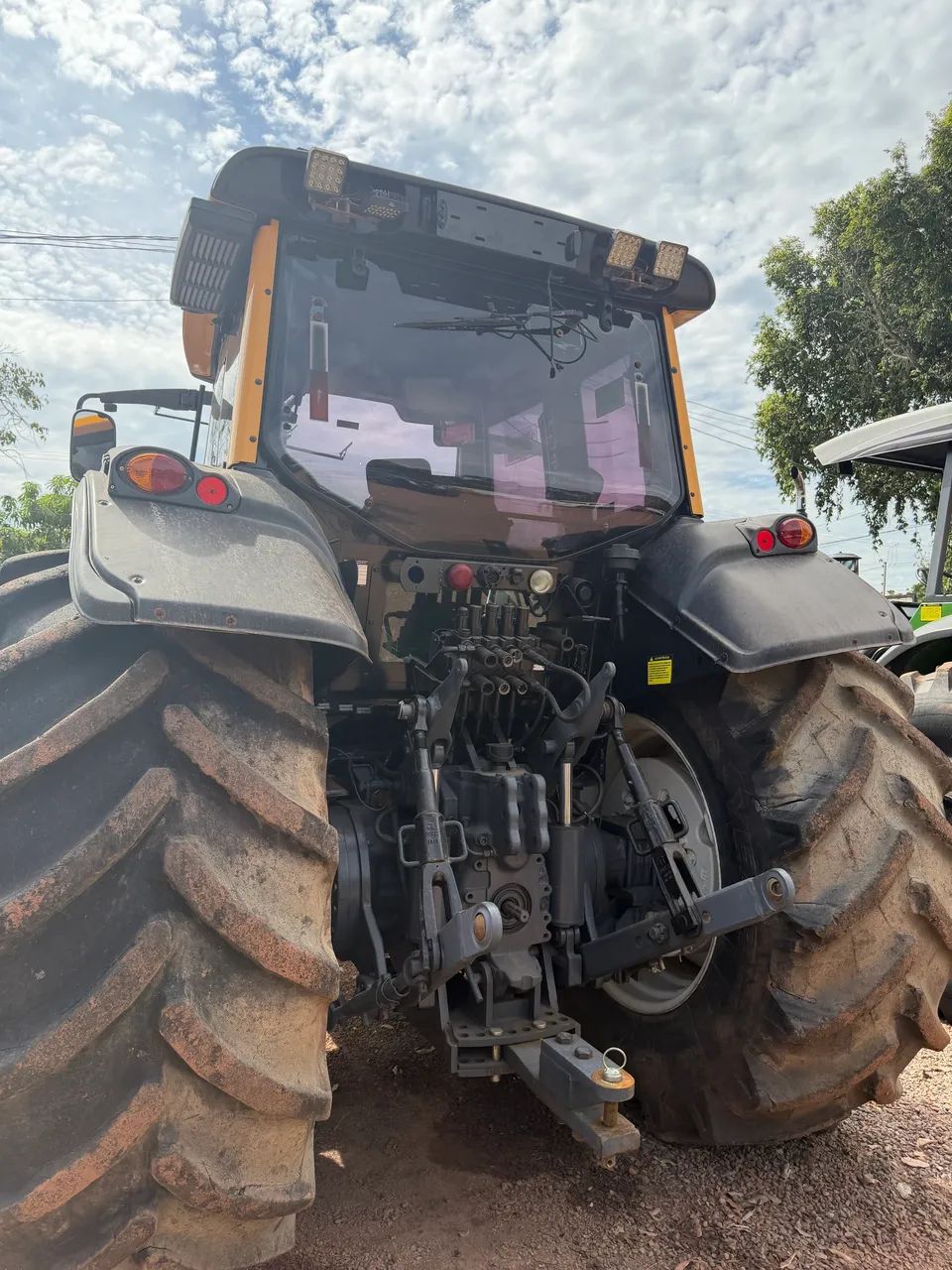 Trator Valtra BH 210 - Foto 4