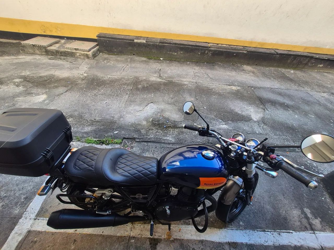 Royal Enfield Interceptor de garagem - Foto 3