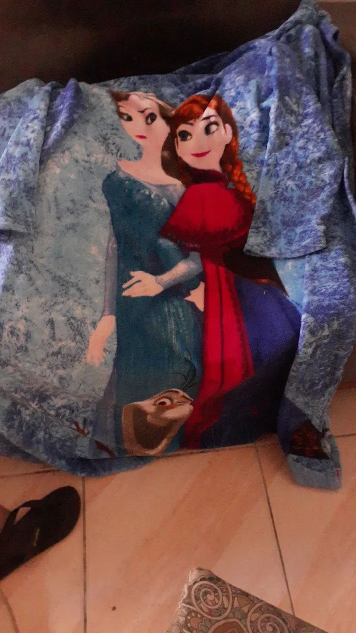Aceito oferta Cobertas com manda 1 frozem 1 Mickey 35 reais cada - Foto 2