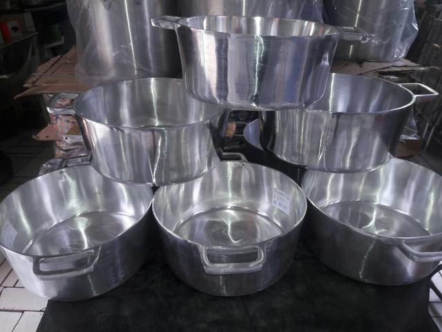 Panelas de aluminio batido de varios tamanho