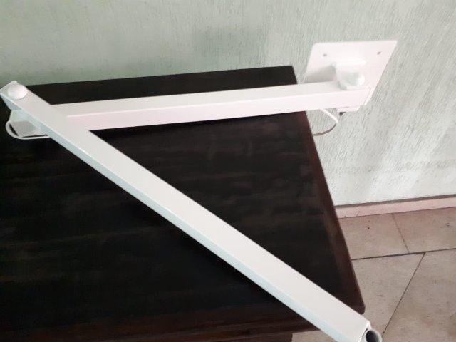 LUPA de Led com braçadeira móvel , branca, sem uso - Foto 4