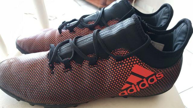 Chuteira society adidas botinha