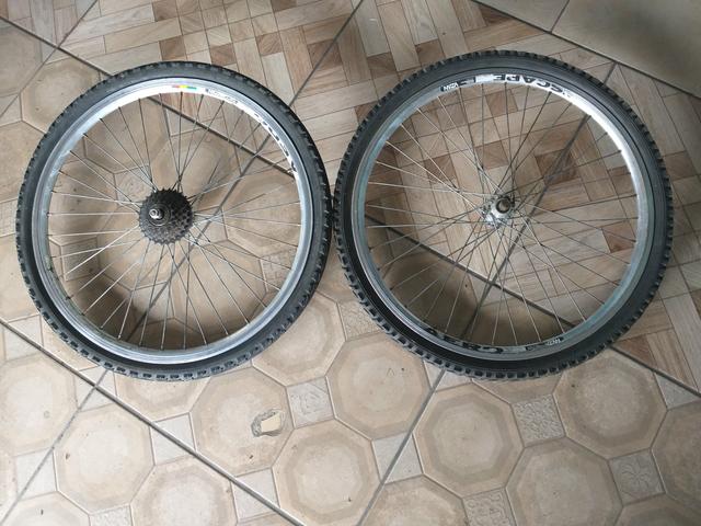 Par de rodas aro aéreo com pneus