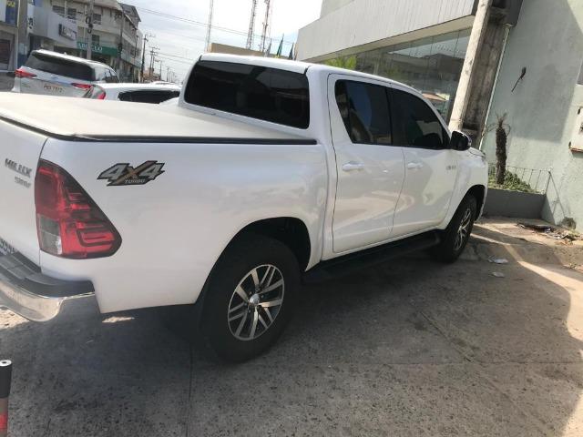 Hilux Toyota top de linha semi nova - Foto 4