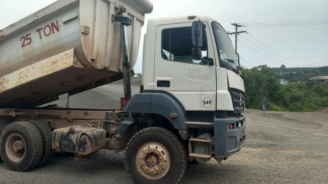 Caminhão Mercedes Axor 3344 K 6x4 caçamba basculante - Foto 4