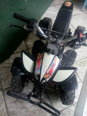 Quadriciclo infantil motorizado