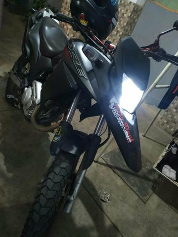 Vendo xre 300 2011 trásformada na 2016