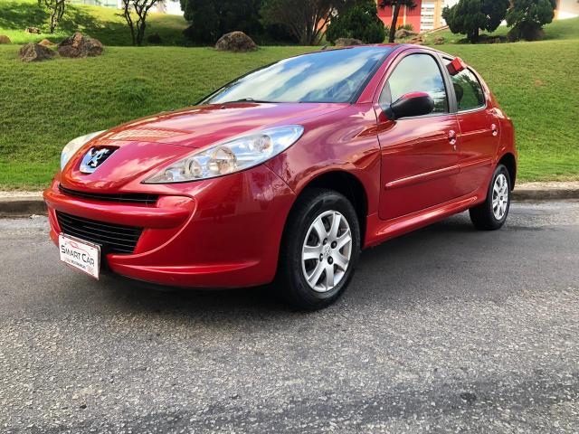 Peugeot 207 hatch 1.4 completo 2014 34.000km única dona