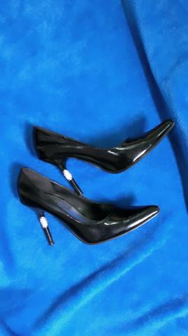 Vendo scarpin preto