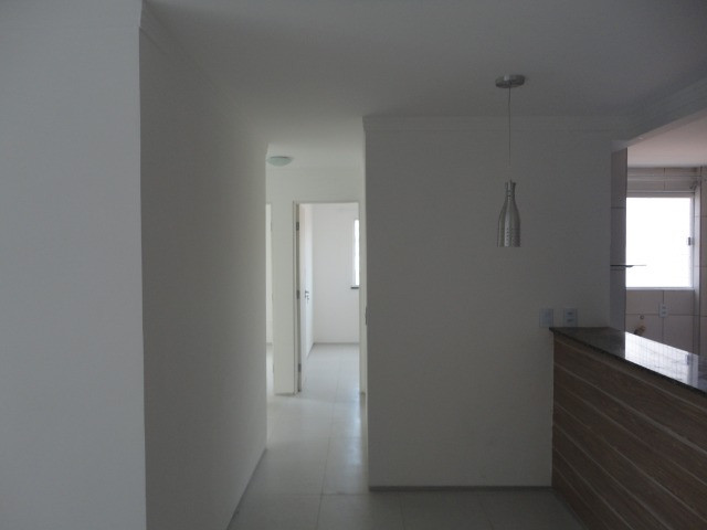 Vendo Apart 60 m2, 3 quartos, 2 banheiros 1 varanda e 1 garagem - Foto 3