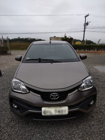 Vendo Etios Hatch 1.5 XLS Automático 2017/2018 - Foto 5