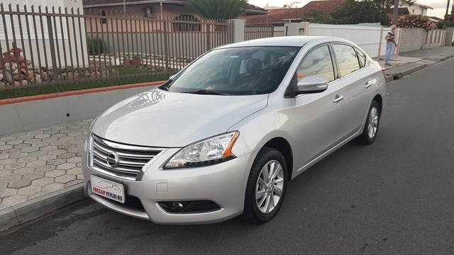 NISSAN SENTRA IMPECÁVEL COM CÂMBIO AUTOMÁTICO!