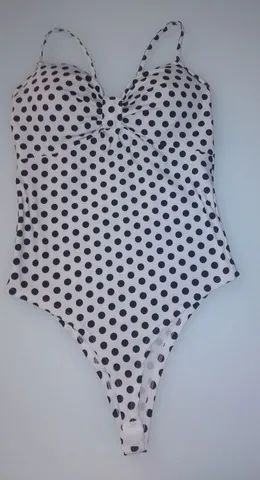 Lote de 3 bodys com bojo e 1 blusa -  tamanho M - Foto 2