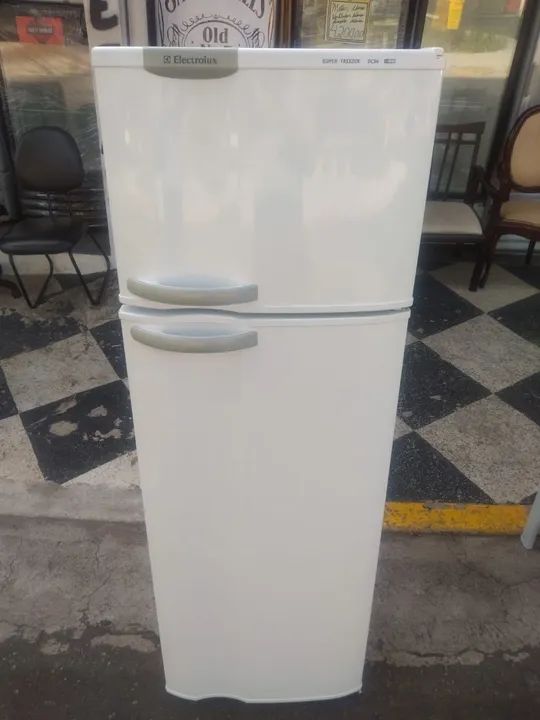 Geladeira 260 litros 
