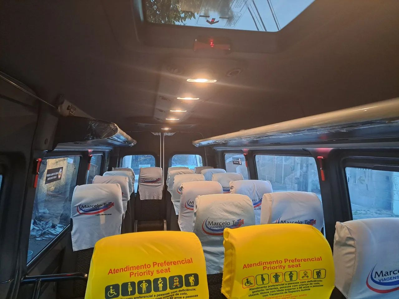 Serviço de aluguel de van comporta 20 passageiros  - Foto 2