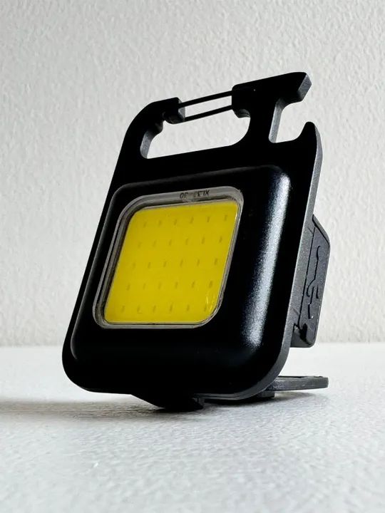 Mini Lanterna Recarregável Magnética - Ideal para camping 