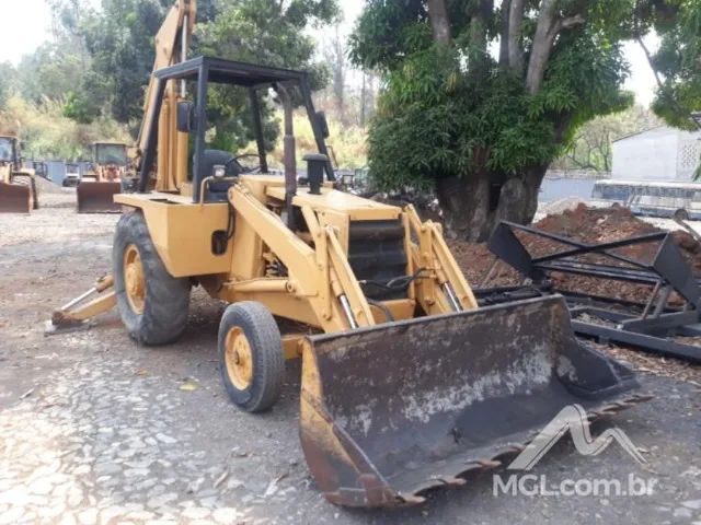 L)RETRO CASE 580 H ANO 1992 - OPERACIONAL - PA10084