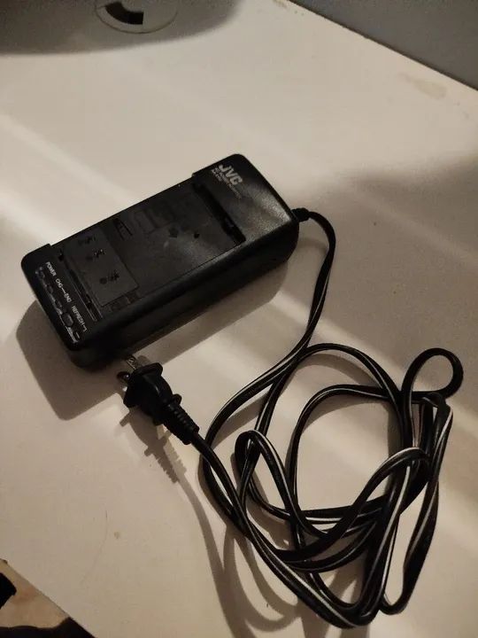 Filmadora JVC 18x modelo JVC GR-AX720 - Foto 4