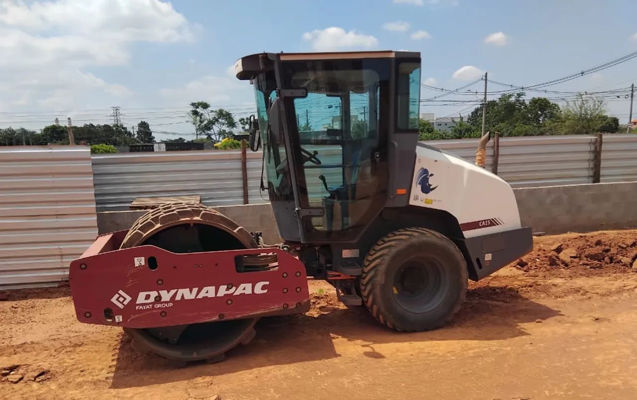 Rolo Compactador Dynapac CA15 ano 2021 com Pata de Carneiro, 2100 horas, em SP