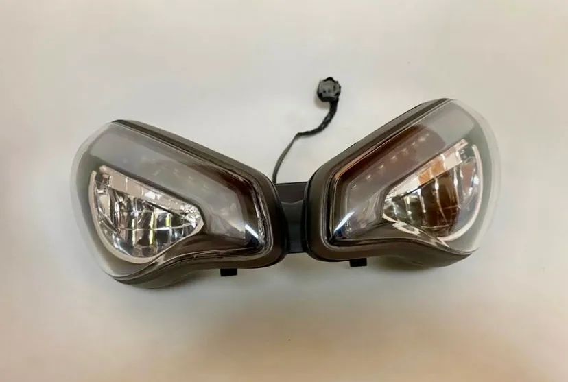 Farol dianteiro Tryumph street 2022