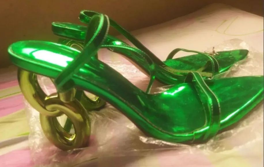 Sapatos e Sandálias  - Foto 4