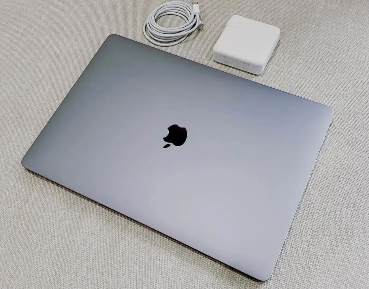 MacBook Pro 2018 15インチ 1TB 31UUE4WtEdL._SS200_.jpg