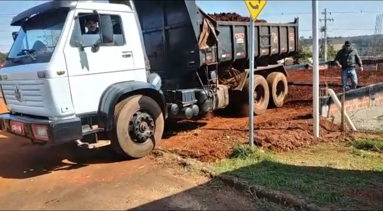 Caminhão Woks 40300  - Caçamba trucado