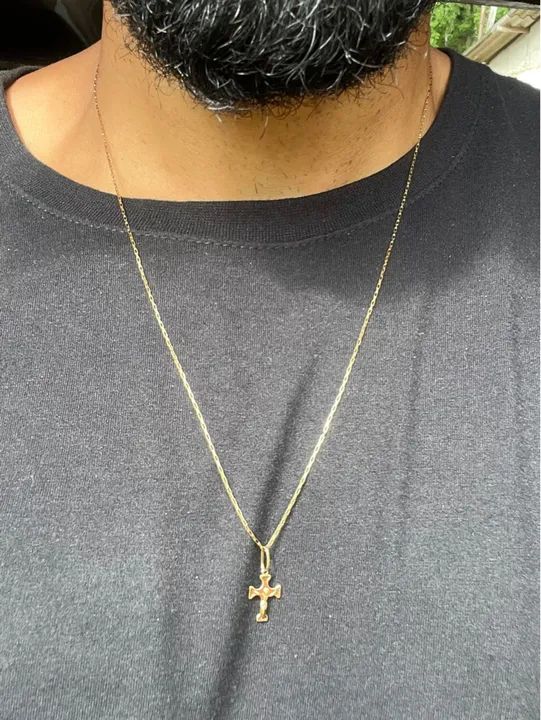 Cordão de ouro com cruz
