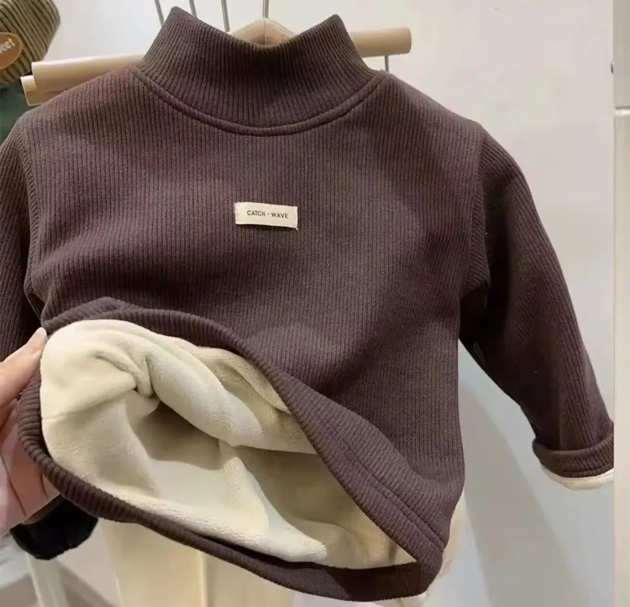 Blusa Infantil de Gola Alta Forrada (4 à 6 anos) Marrom NOVA - Foto 4