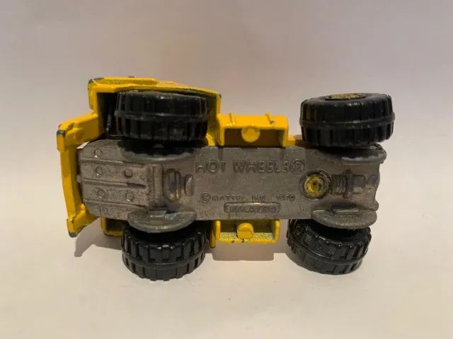 Miniatura Carrinho Hot Wheels Caterpillar Yellow Truck - 1979 - Foto 2