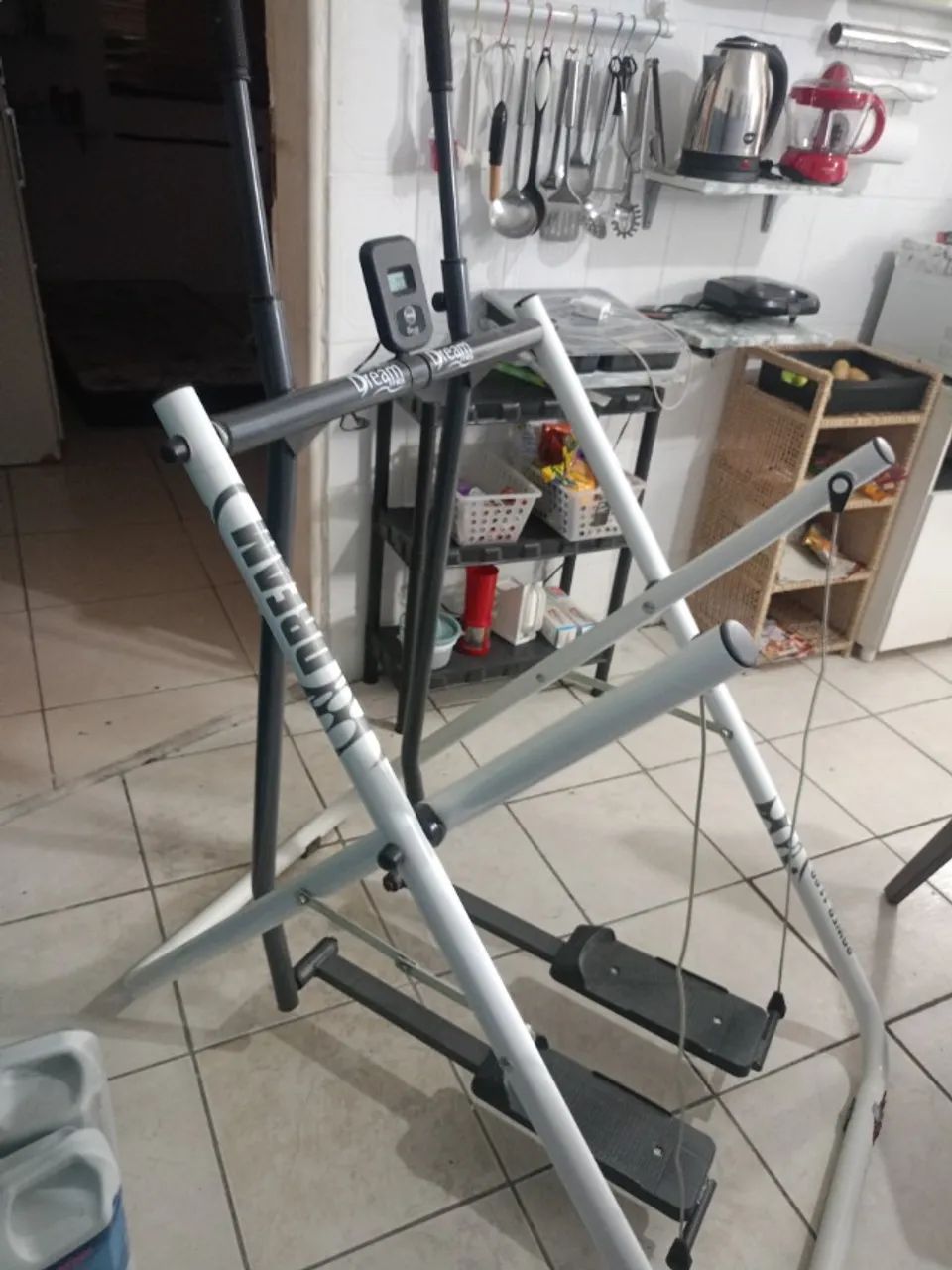 Simulador de Caminhada Dream Power 1100, Monitor Multi Funções, Capacidade para até 110 Kg