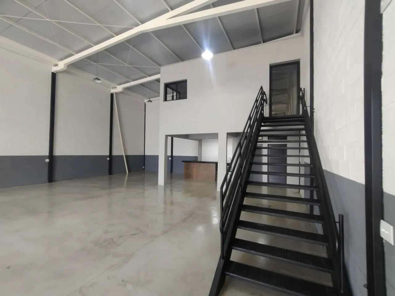 Galpão/Depósito/Armazém para aluguel possui 320 metros quadrados em Moinho dos Ventos - Go - Foto 5