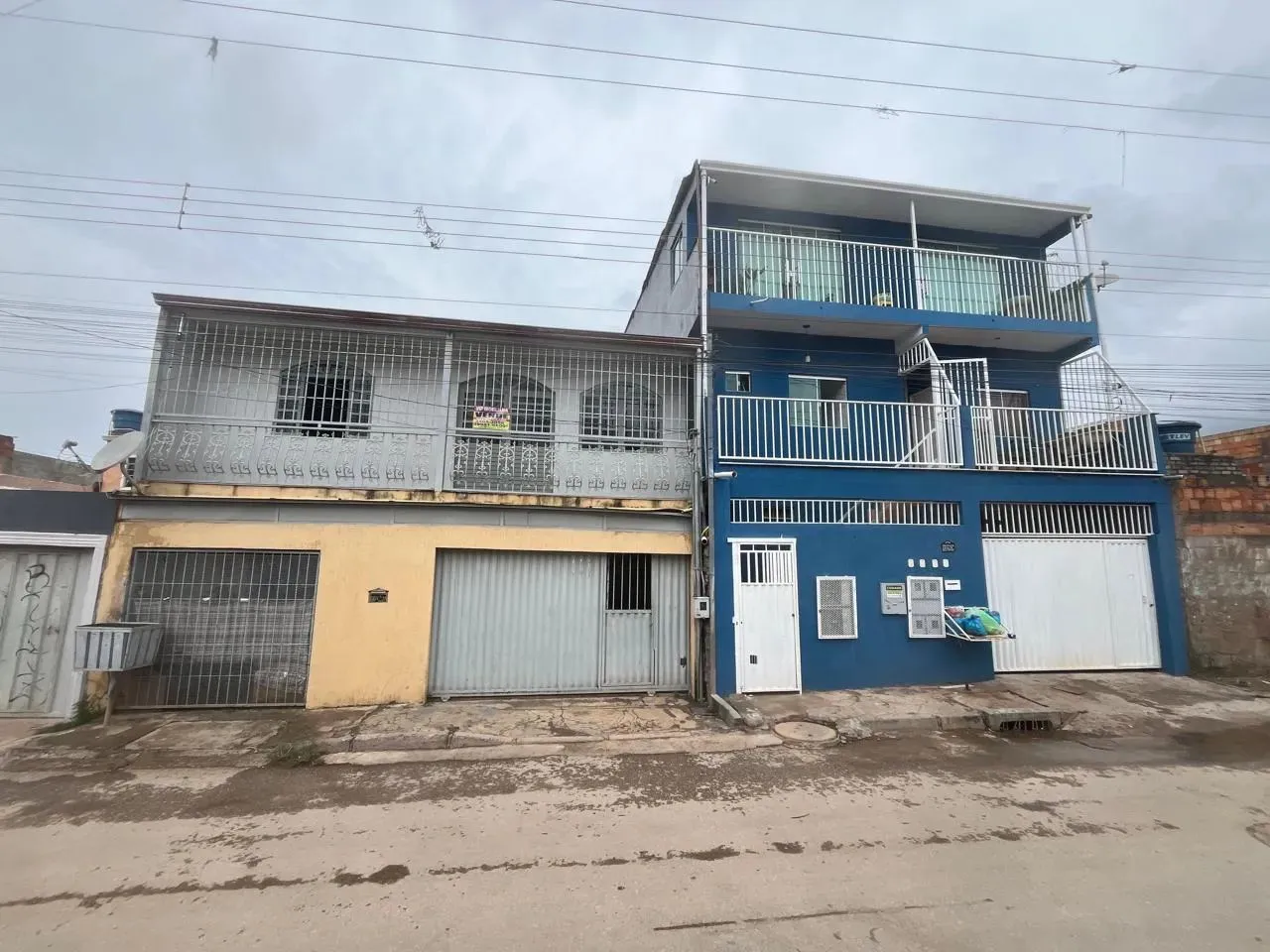 Sobrado para venda tem 250 metros quadrados com 4 quartos em Fazendinha - Brasília - DF