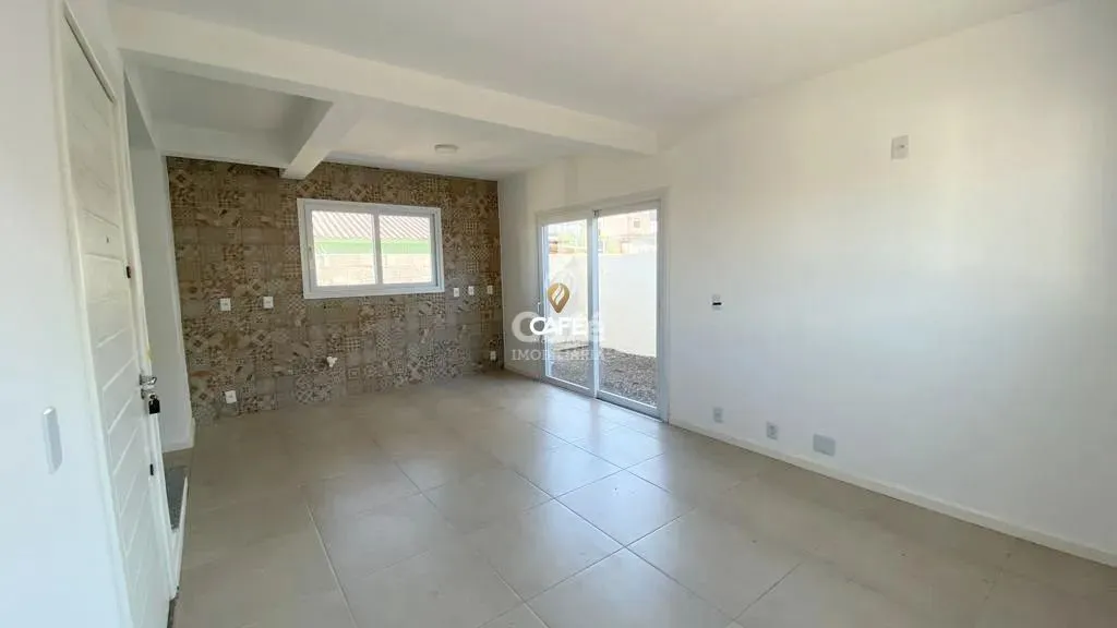Casa, 2 Dormitórios, 2 Banheiros, 1 Vaga, Pátio, Tomazetti