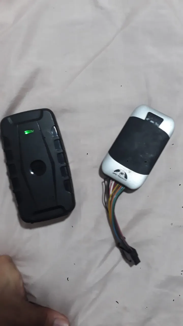 2 dispositivos GPS - Modelos LKGPS e 303G