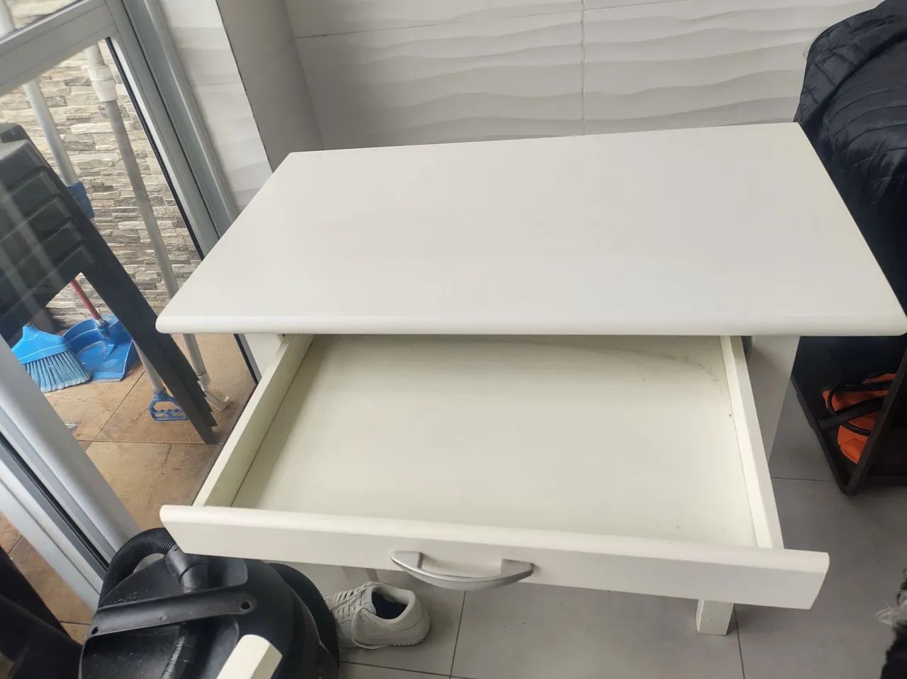 Mesa com quatro cadeiras 64352682297859123