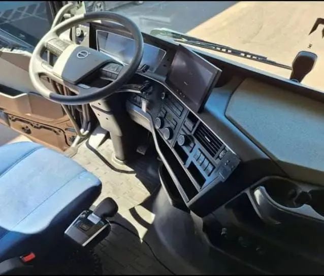 Caminhão Volvo FH Globetrotter 6x4 2023 - Foto 7