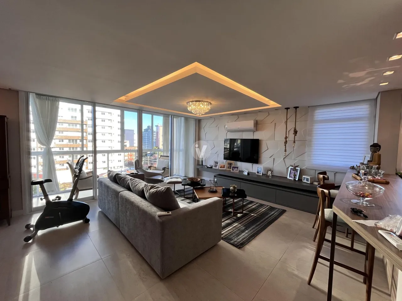 Apartamento mobiliado de alto padrão com 129m², 2 vagas lado a lado no Nonoai