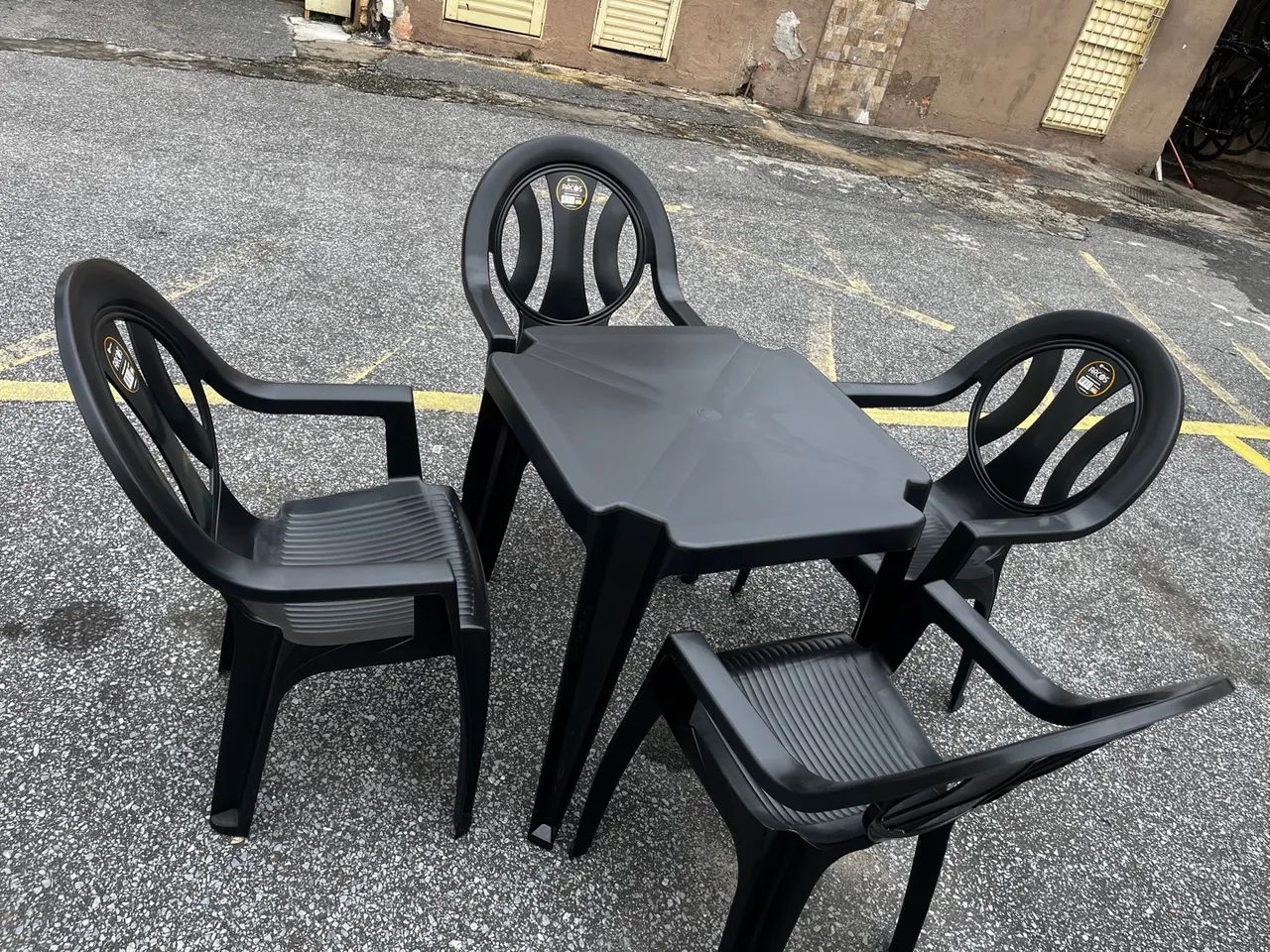 Jogo de Mesa e Cadeiras de Plástico Preto - Foto 2