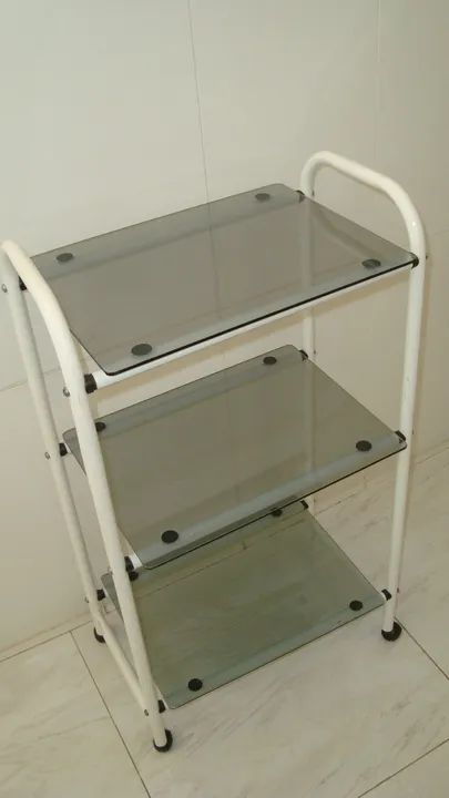 Estante / Rack Multiuso tubular com prateleiras de vidro e rodízios