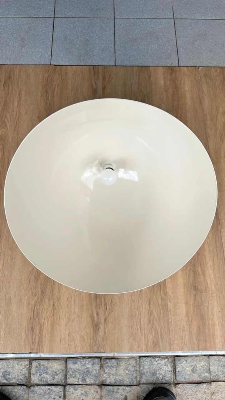 LUMINÁRIA PENDENTE MEIA LUA 57CM EM AÇO BRANCO TEXTURA COM CREME (INTERNO) - Foto 5