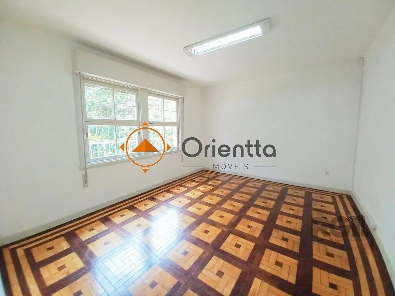 Imobiliária Orientta Imóveis Aluga Excelente CASA na Rua Marquês do Pombal