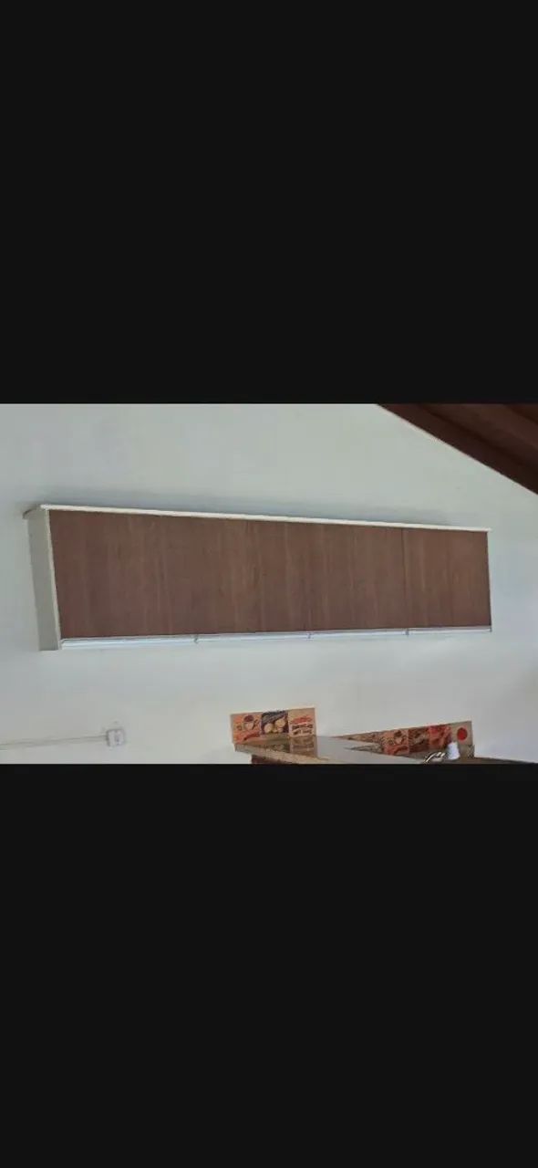 Armário de Parede Branco com portas amadeiradas