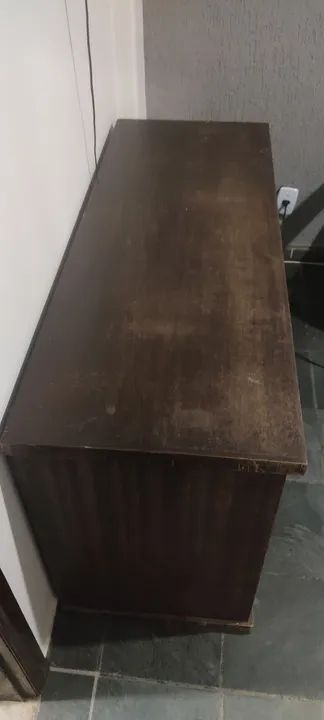 Mesa de escritório em madeira com gavetas - Foto 2