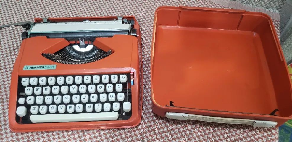 Antiga Maquina Escrever Portátil Hermes Baby - Foto 3